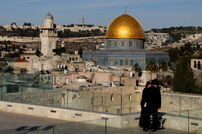 © Reuters. مقابلة- مبعوث فلسطيني: إعلان القدس عاصمة لإسرائيل سيكون قبلة الموت لحل الدولتين