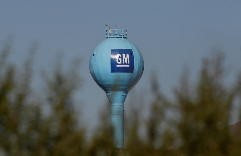 © Reuters. The GM logo is seen at the General Motors Assembly Plant in Ramos Arispe