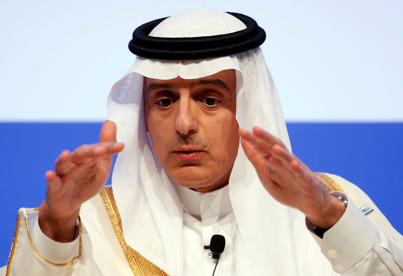 © Reuters. وزير الخارجية السعودي عادل الجبير يرأس وفد بلاده في القمة الخليجية بالكويت