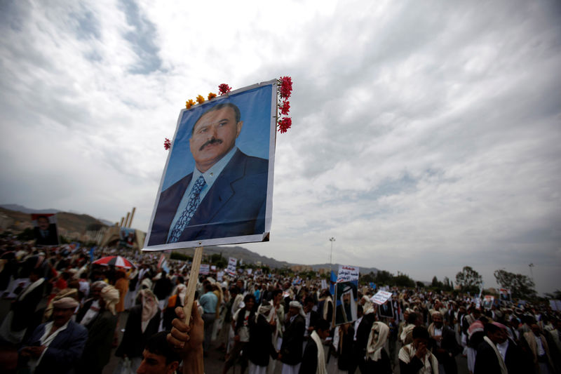 © Reuters. El hijo del asesinado expresidente de Yemen pide venganza