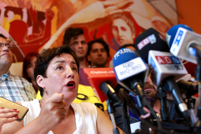 © Reuters. Líder da coalizão chilena de extrema-esquerda Frente Ampla, Beatriz Sánchez, durante coletiva de imprensa em Santiago, no Chile