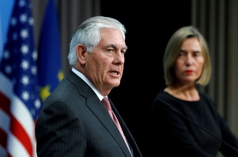 © Reuters. U.S. Secretary of State Tillerson and EU foreign policy chief Mogherini address a joint news conference in Brussels