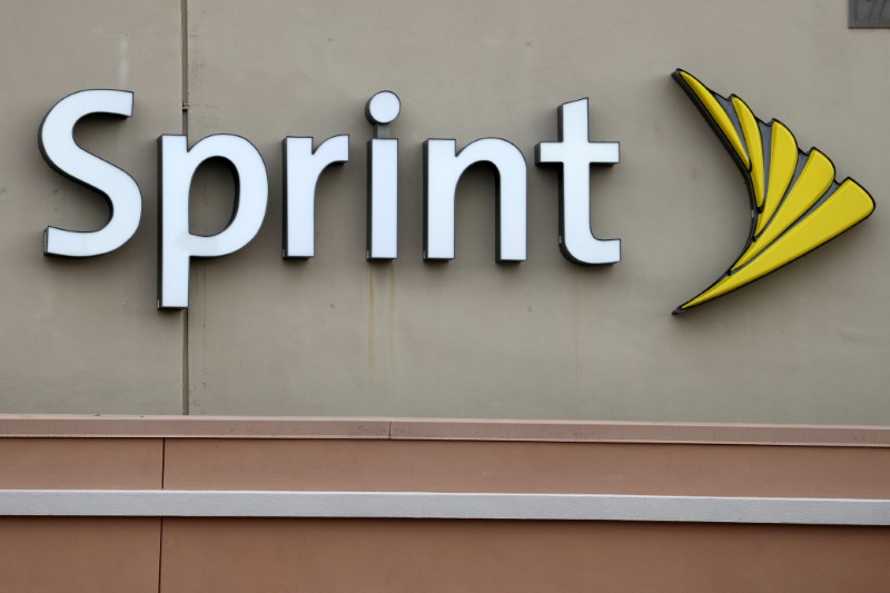 © Reuters. FILE PHOTO: A Sprint store logo on a building in Boca Raton Florida