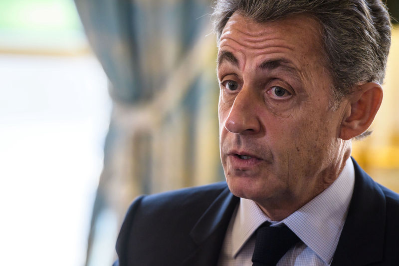 © Reuters. LA LUTTE POUR LA DIRECTION DU GRAND PARIS ENTRAVE LE PROJET, DIT SARKOZY