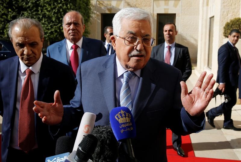 © Reuters. Mahmoud Abbas concede entrevista em Amã