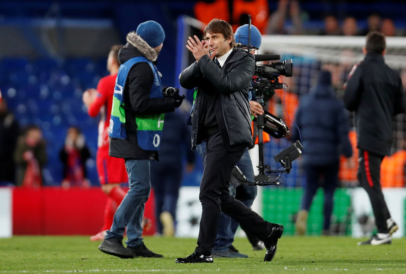 © Reuters. تشيلسي يفرط في الصدارة بعد التعادل مع أتليتيكو مدريد