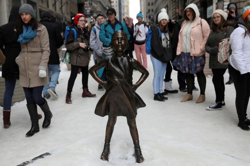 © Reuters. FILE PHOTO - The 'Fearless Girl' statue which stands in front of Wall Street's Charging Bull statue is seen in New York