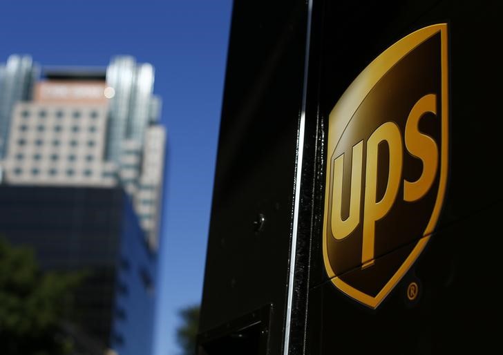 © Reuters. FILE PHOTO - A United Parcel Service truck on delivery is pictured in downtown Los Angeles