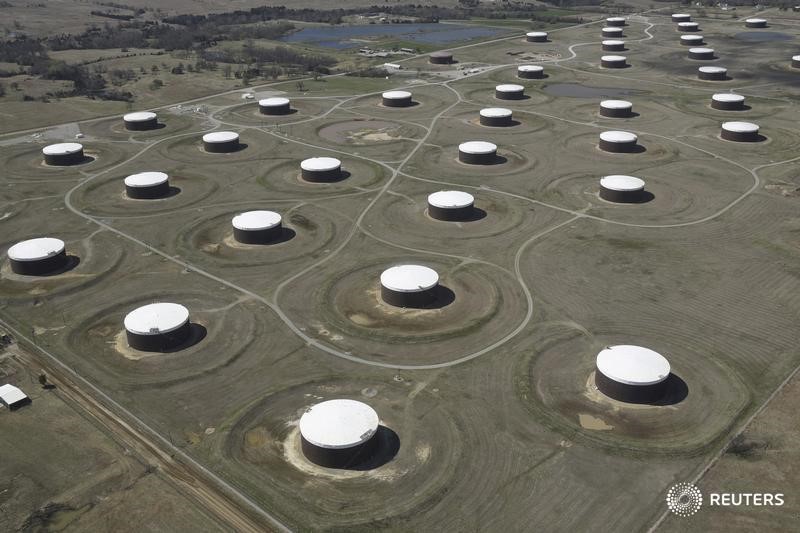 © Reuters. Нефтехранилища в Кушинге, Оклахома