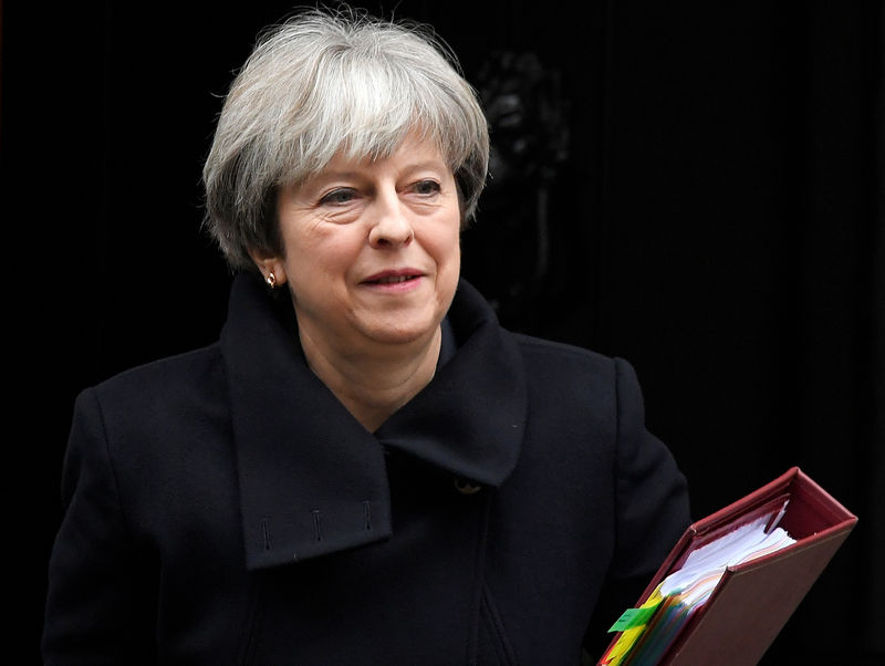 © Reuters. Primeira-ministra britânica, Theresa May, deixa residência oficial em Londres