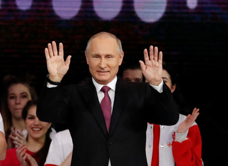 © Reuters. الرئيس الروسي بوتين يقول إنه سيرشح نفسه لفترة ولاية جديدة العام القادم