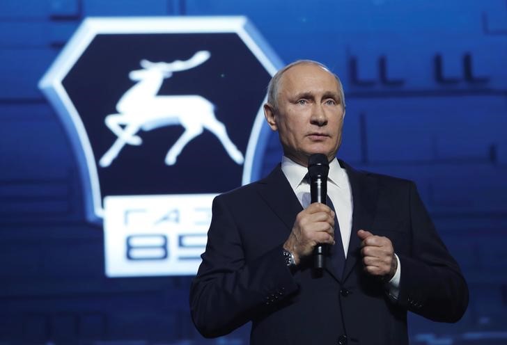© Reuters. Russia, Putin annuncia candidatura a presidenziali 2018