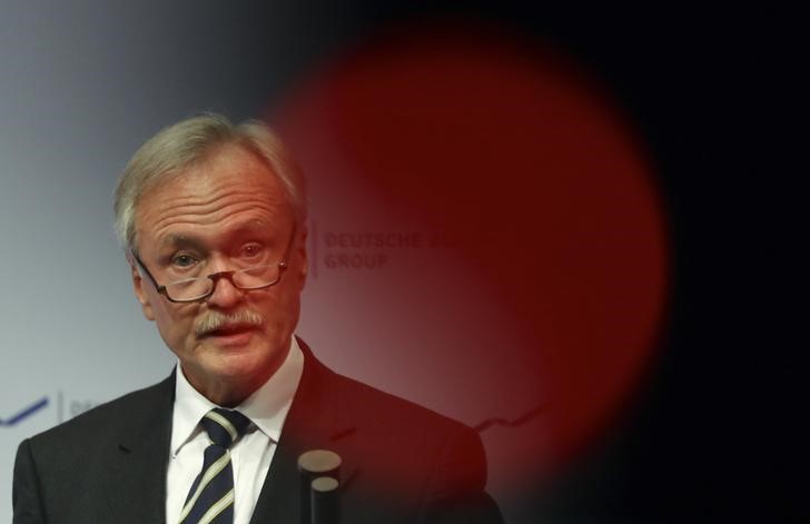 © Reuters. FILE PHOTO - Deutsche Boerse supervisory board chairman Faber holds a speech at the stock market's New Year reception in Eschborn