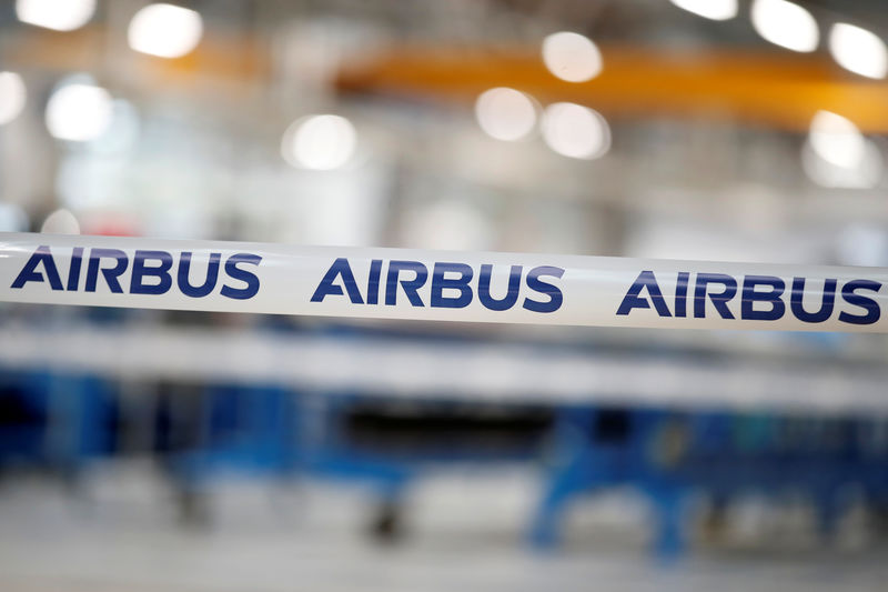 © Reuters. FILE PHOTO - The logo of Airbus Group is seen at the Airbus Helicopters Paris-Le Bourget plant dedicated to the production and the renovation of helicopters blades, in Dugny