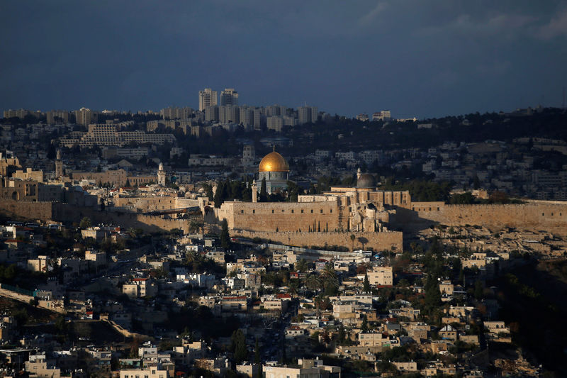 © Reuters. A general view of Jerusalem shows the Dome of the Rock, located in Jerusalem's Old City on the compound known to Muslims as Noble Sanctuary and to Jews as Temple Mount