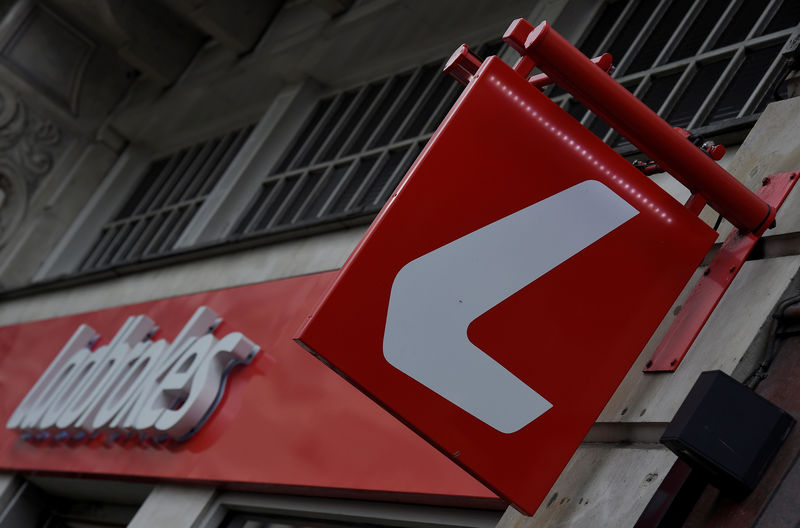 © Reuters. FILE PHOTO: A branch of Ladbrokes is seen in central London, Britain