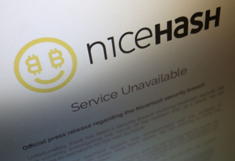 © Reuters. FILE PHOTO - A notice announcing that service is unavailable is displayed on the website of Slovenian cryptocurrency mining firm NiceHash