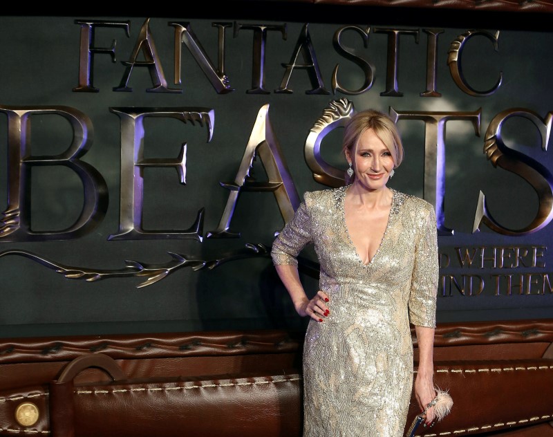 © Reuters. Writer J.K. Rowling poses as she arrives for the European premiere of the film "Fantastic Beasts and Where to Find Them" at Cineworld Imax, Leicester Square in London