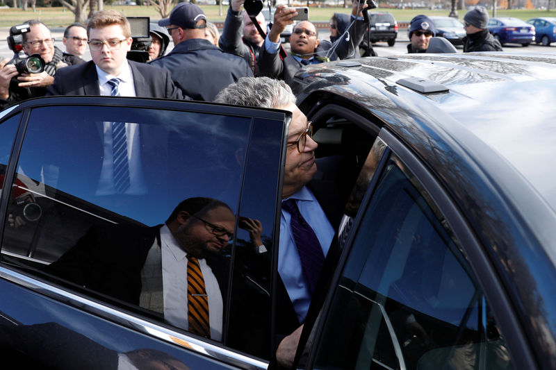 © Reuters. U.S. Senator Al Franken (D-MN) leaves after announcing his resignation