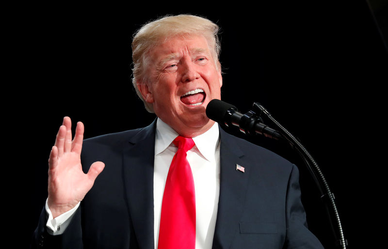 © Reuters. U.S. President Donald visits St. Louis, Missouri to speak about tax reform