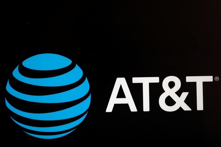 © Reuters. FILE PHOTO - The AT&T logo is pictured during the Forbes Forum 2017 in Mexico City