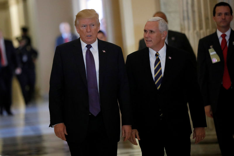 © Reuters. Trump e Mike Pence durante evento em Washington