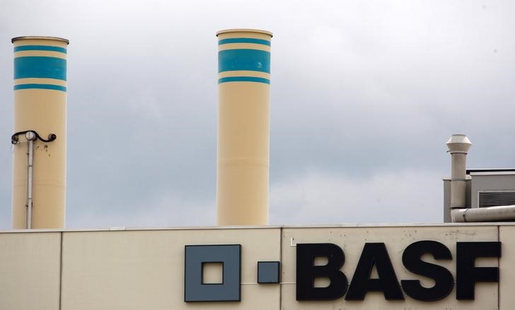 © Reuters. BASF FUSIONNE SON PÔLE ÉNERGIE WINTERSHALL AVEC DEA