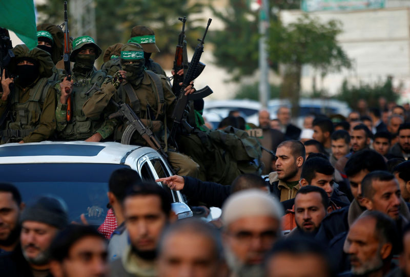 © Reuters. Militantes do Hamas participam de protesto na Faixa de Gaza