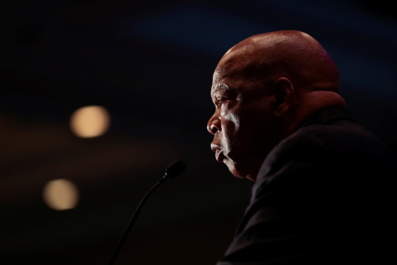 © Reuters. Congressman John Lewis addresses supporters of Democrat Jon Ossoff as they wait for the poll numbers to come in for Georgia's 6th Congressional District special election in Atlanta, Georgia