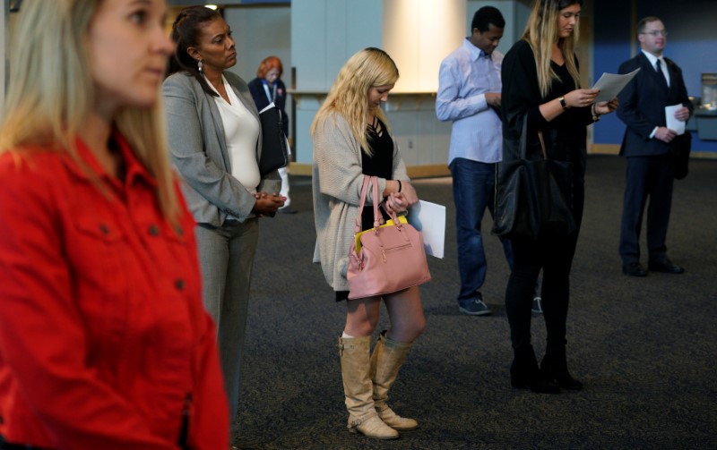 © Reuters. Job seekers listen to a presentation at the Colorado Hospital Association job fair in Denver