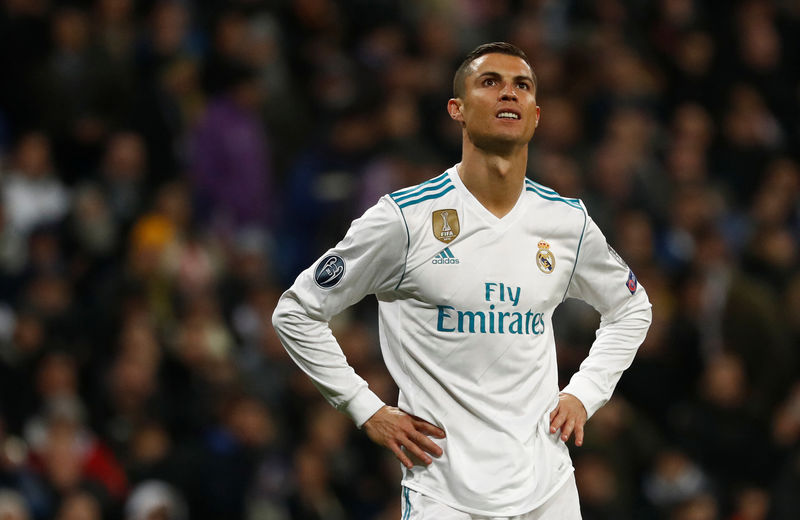 © Reuters. Ronaldo gana Balón de Oro por quinta vez en su carrera, iguala récord de Messi