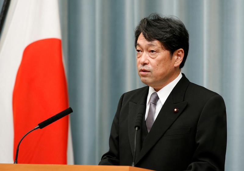 © Reuters. Ministro da Defesa do Japão, Itsunori Onodera, durante coletiva de imprensa em Tóquio