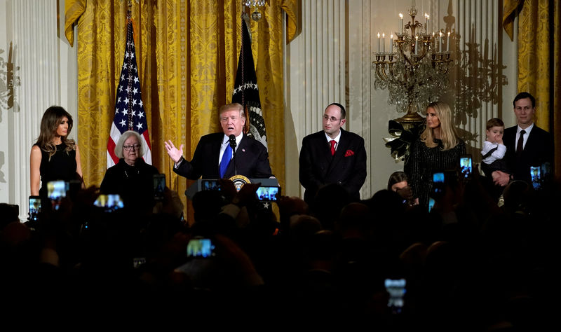 © Reuters. Trump hosts a Hanukkah Reception at the White House in Washington