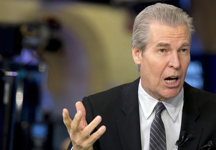 © Reuters. FILE PHOTO - Terry Lundgren speaks during an interview with CNBC on the floor of the New York Stock Exchange