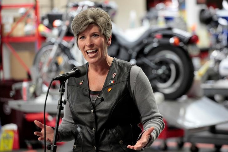 © Reuters. FILE PHOTO - Republican U.S. Senator Joni Ernst speaks to reporters at Big Barn Harley Davidson before the Joni Ernst’s 3rd Annual Roast and Ride in Des Moines