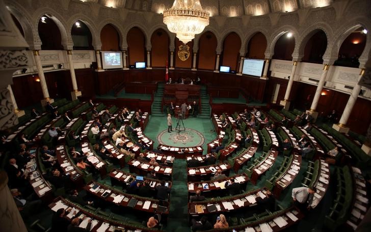 © Reuters. البرلمان التونسي يقر ميزانية 2018 متضمنة إصلاحات مالية