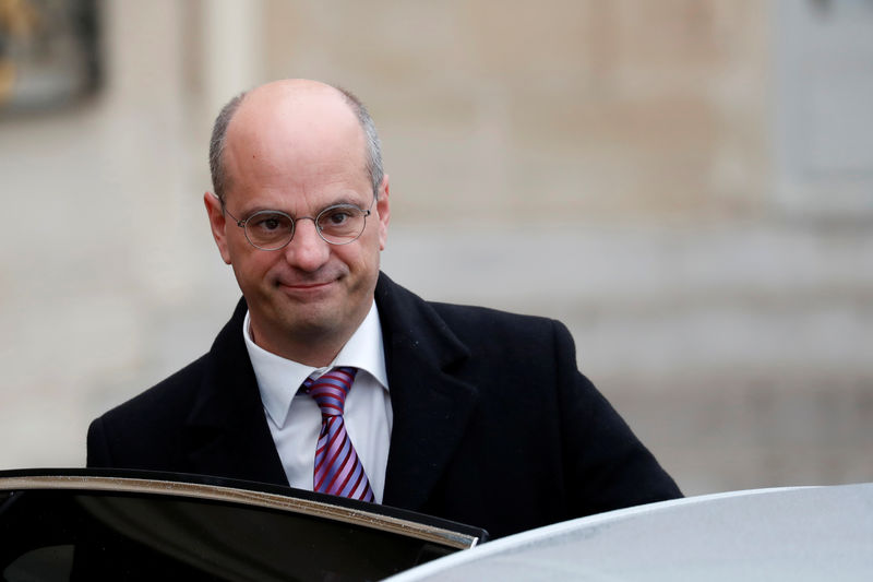 © Reuters. LES PORTABLES INTERDITS À L'ÉCOLE ET AU COLLÈGE À LA RENTRÉE