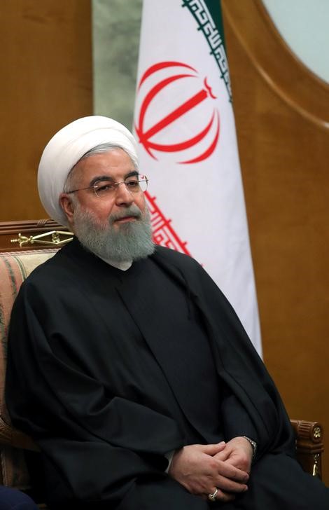 © Reuters. رئيس إيران يعرض ميزانية متحفظة لعام 2018 مع تلبد آفاق الاقتصاد بالتوتر مع أمريكا