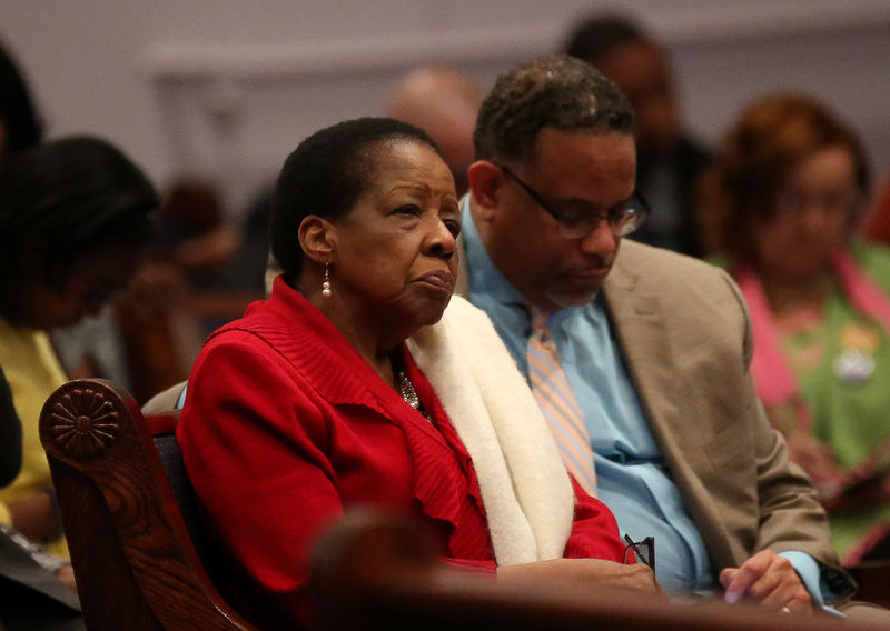 © Reuters. A church member listens to Democratic Alabama U.S. Senate candidate Doug Jones during his visit to the Progressive Union Missionary Baptist Church in Huntsville