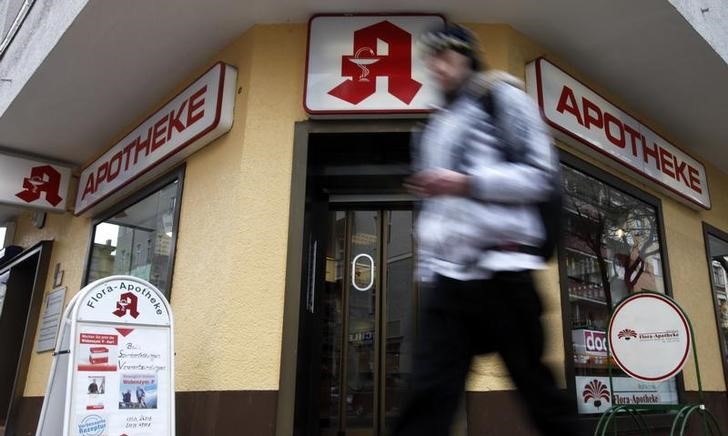 © Reuters. A man walks past a pharmacy in Berlin
