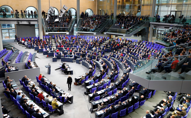© Reuters. Members of the Bundestag, German lower house of Parliament, are seen during a session of the Bundestag in Berlin