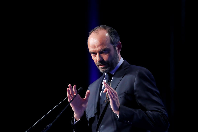 © Reuters. PHILIPPE VEUT DES NATIONALES ET DÉPARTEMENTALES À 80 KM/H