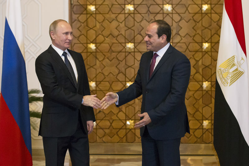 © Reuters. تلفزيون: مصر وروسيا توقعان اتفاق بدء تنفيذ محطة الضبعة النووية