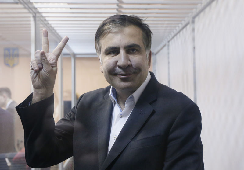 © Reuters. Экс-президент Грузии Михаил Саакашвили в суде в Киеве