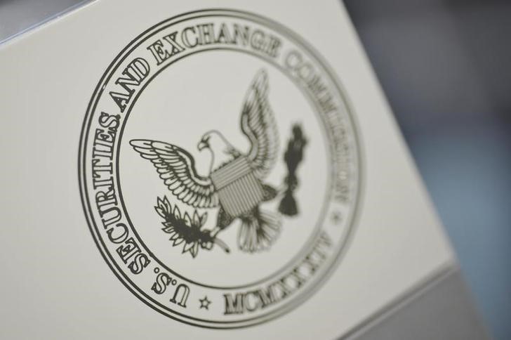 © Reuters. FILE PHOTO - The U.S. Securities and Exchange Commission logo adorns an office door at the SEC headquarters in Washington
