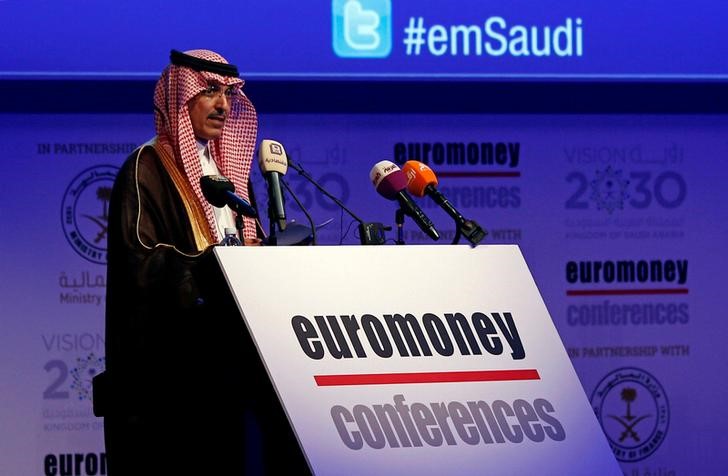 © Reuters. FILE PHOTO - Saudi Minister of Finance Mohammed al-Jadaan speaks during the Euromoney Saudi Arabia Conference 2017 in Riyadh