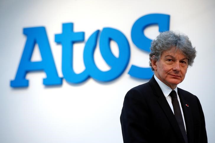 © Reuters. FILE PHOTO - Atos Chairman and CEO Thierry Breton poses in front of the company's logo during a presentationin Paris