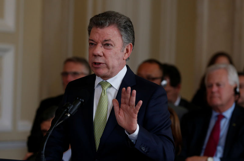 © Reuters. S&P rebaja la calificación crediticia de Colombia a 