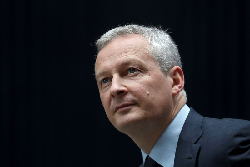 © Reuters. BRUNO LE MAIRE EXCLUT DE METTRE FIN À L'INDEXATION DU SMIC