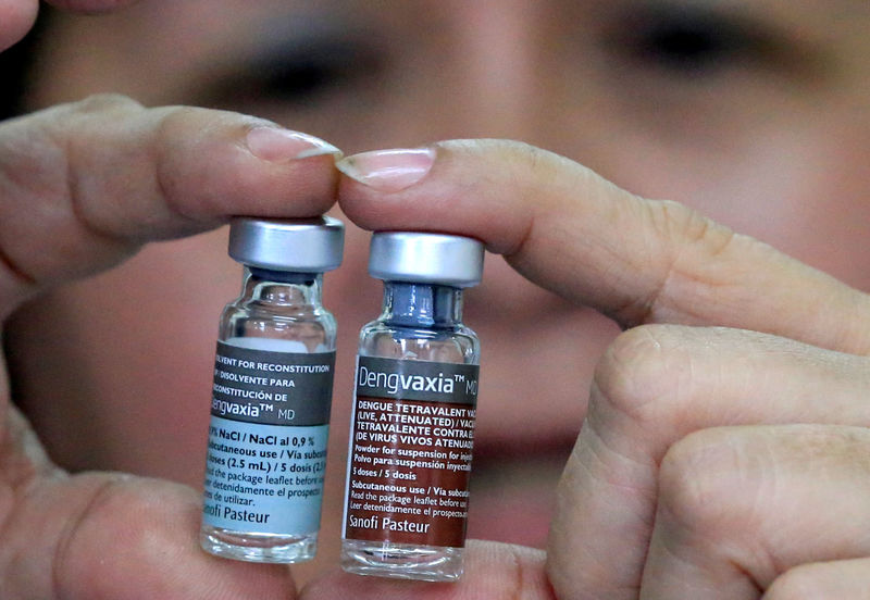 © Reuters. FILE PHOTO: Concepcion Yusop, a national immunisation programme manager, shows dengue vaccine Dengvaxia in Sta. Cruz city, Metro Manila